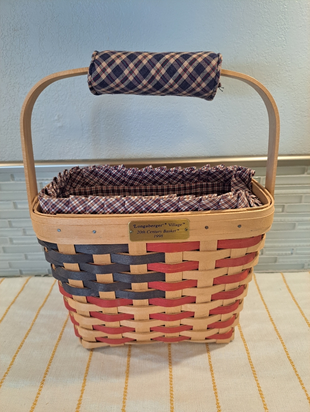 Longaberger 1998 Village 20th Century Basket, Fabric Liner, Signature